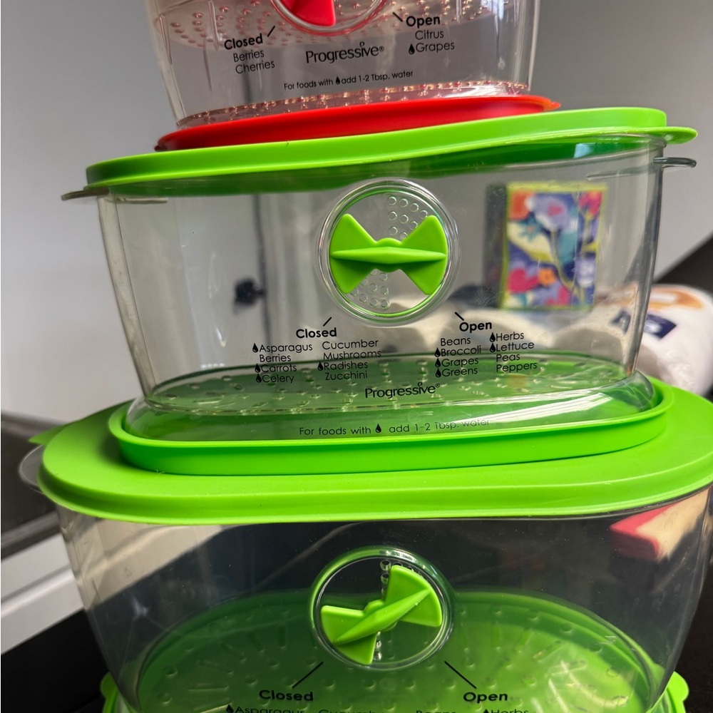 Green and Red Food Storage Containers - Picture 3 of 6
